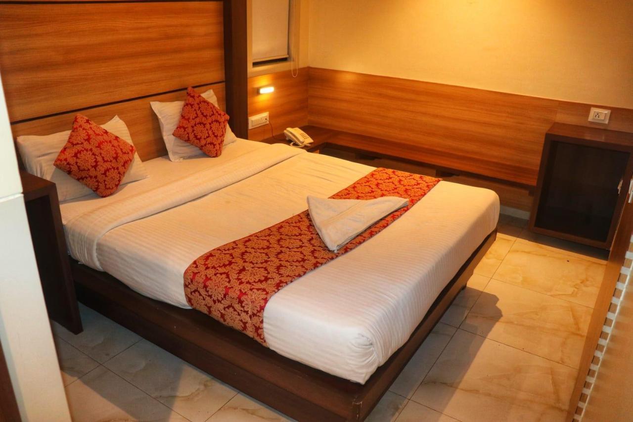 Hotel Mourya Residency Нави Мумбаи Экстерьер фото