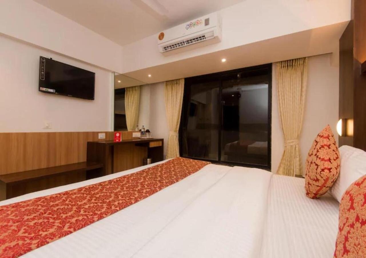 Hotel Mourya Residency Нави Мумбаи Экстерьер фото